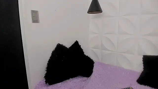 Snapshot of valerie__skinny chatting on 06.19.26 valerie skinny online show from 06.19.26