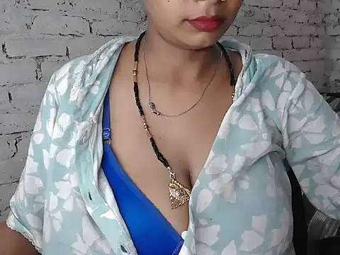 Snapshot of NottyMomo chatting on 06.17.26 NottyMomo online show from 06.17.26
