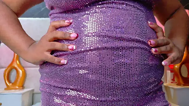 Snapshot of EbonyHenner chatting on 06.19.26 EbonyHenner online show from 06.19.26