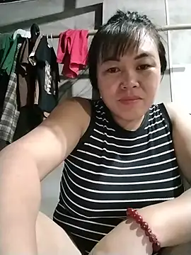 Snapshot of -Lemi- chatting on 06.24.26 -Lemi- online show from 06.24.26