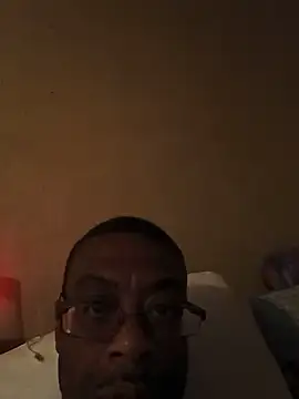 Snapshot of longbigEno chatting on 06.15.26 longbigEno online show from 06.15.26