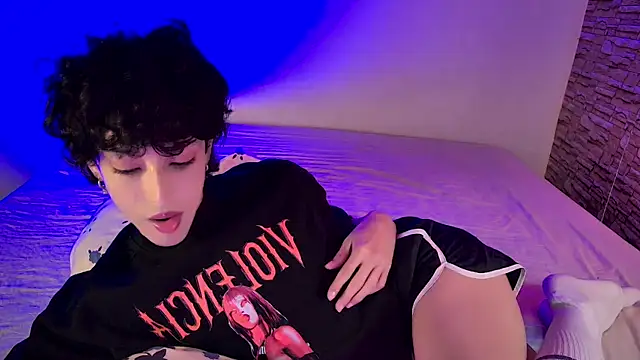 Snapshot of xFemboyToy chatting on 06.28.26 xFemboyToy online show from 06.28.26