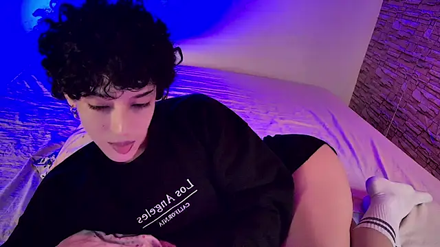 Snapshot of xFemboyToy chatting on 06.29.26 xFemboyToy online show from 06.29.26