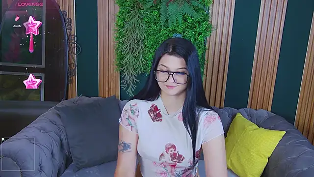 Snapshot of SolaZolaz chatting on 06.20.26 SolaZolaz online show from 06.20.26