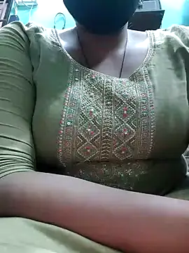 Snapshot of Hot_Darling001 chatting on 06.18.26 Hot Darling001 online show from 06.18.26