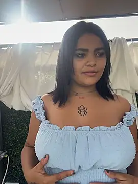 Snapshot of HoneyBunXXX chatting on 06.25.26 HoneyBunXXX online show from 06.25.26