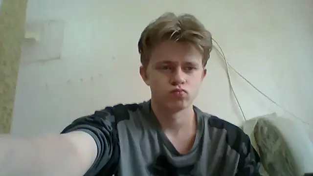 Snapshot of Augustinwest chatting on 06.17.26 Augustinwest online show from 06.17.26