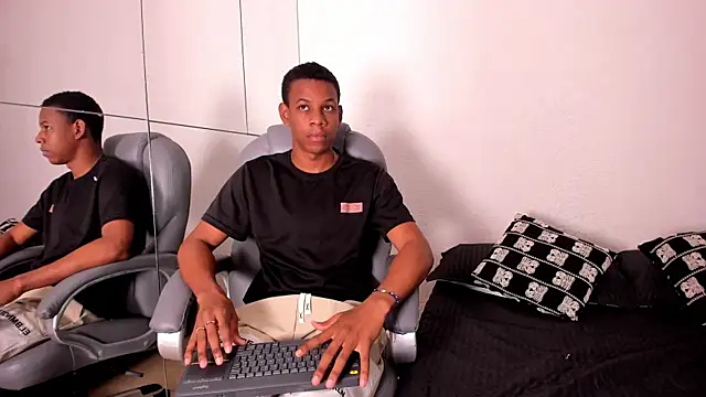 Snapshot of Jermon_Blake chatting on 06.18.26 Jermon Blake online show from 06.18.26