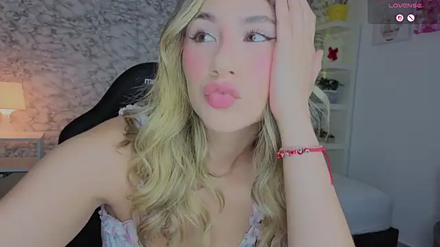 Snapshot of Isabella_Bliss chatting on 06.29.26 Isabella Bliss online show from 06.29.26