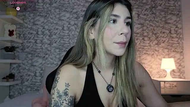 Snapshot of Isabella_Bliss chatting on 07.25.26 Isabella Bliss online show from 07.25.26