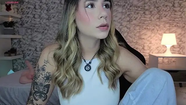 Snapshot of Isabella_Bliss chatting on 07.27.26 Isabella Bliss online show from 07.27.26