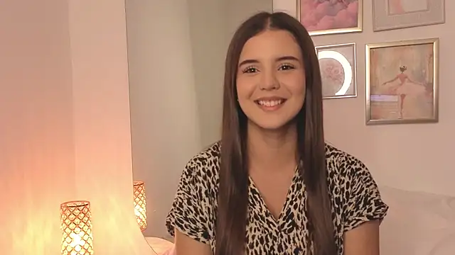 Snapshot of Isabellebotero chatting on 06.22.26 Isabellebotero online show from 06.22.26