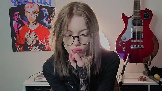 Snapshot of EndicaWilde chatting on 06.21.26 EndicaWilde online show from 06.21.26