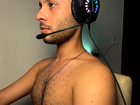 Snapshot of LEVIAVILA chatting on 06.17.26 LEVIAVILA online show from 06.17.26