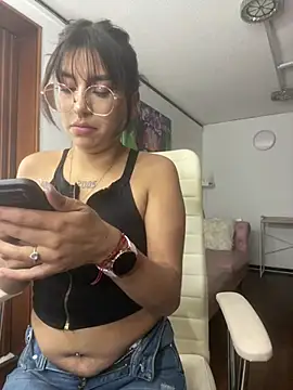Snapshot of GabyLopez_Pink chatting on 06.19.26 GabyLopez Pink online show from 06.19.26