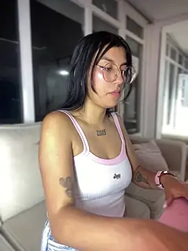 Snapshot of GabyLopez_Pink chatting on 06.24.26 GabyLopez Pink online show from 06.24.26