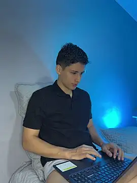 Snapshot of SantiLux_ chatting on 07.19.26 SantiLux online show from 07.19.26
