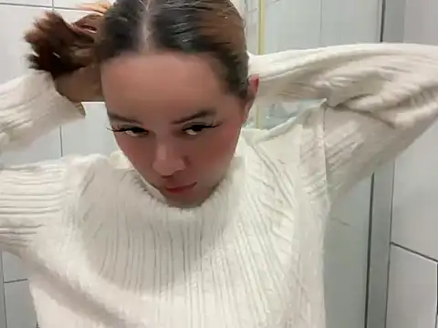 Snapshot of urhottestgurl chatting on 06.17.26 urhottestgurl online show from 06.17.26