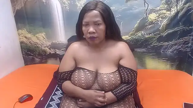 Snapshot of CURVYELEGANCExxx chatting on 07.15.26 CURVYELEGANCExxx online show from 07.15.26