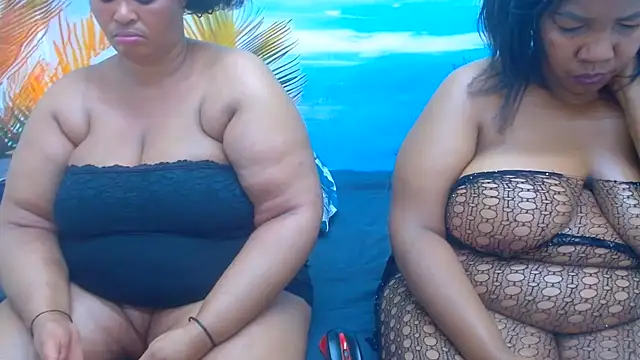Snapshot of CURVYELEGANCExxx chatting on 07.25.26 CURVYELEGANCExxx online show from 07.25.26