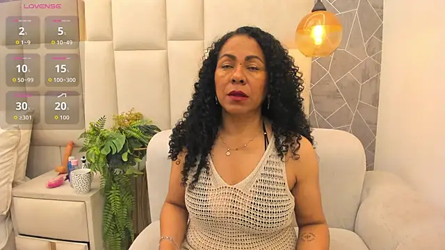 Nahomi Dominique online show from 07.07.26