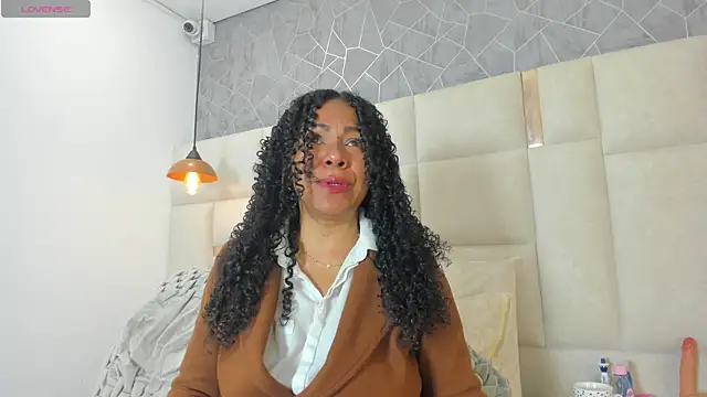 Nahomi Dominique online show from 07.08.26