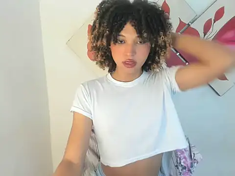 Snapshot of Elianisbigcock chatting on 07.28.26 Elianisbigcock online show from 07.28.26
