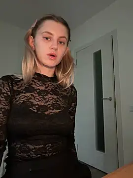 Snapshot of blondiedoll chatting on 07.02.26 blondiedoll online show from 07.02.26