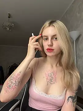 Snapshot of blondiedoll chatting on 07.26.26 blondiedoll online show from 07.26.26