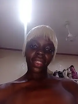 Snapshot of Highonmoglie chatting on 06.18.26 Highonmoglie online show from 06.18.26
