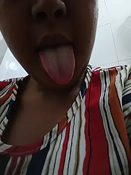 HeLiSa69ebony online show from 08.06.26
