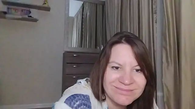 Snapshot of Lauralison chatting on 07.02.26 Lauralison online show from 07.02.26