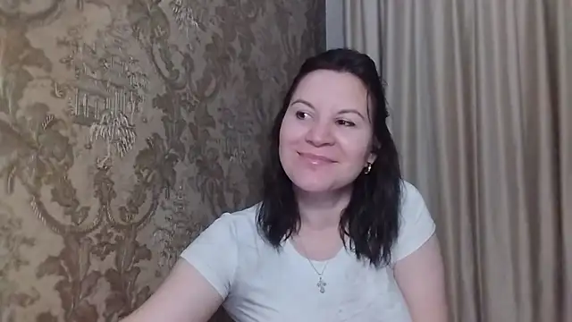 Snapshot of Lauralison chatting on 07.13.26 Lauralison online show from 07.13.26