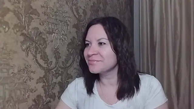 Snapshot of Lauralison chatting on 07.17.26 Lauralison online show from 07.17.26