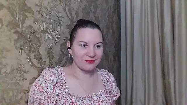 Snapshot of Lauralison chatting on 07.21.26 Lauralison online show from 07.21.26