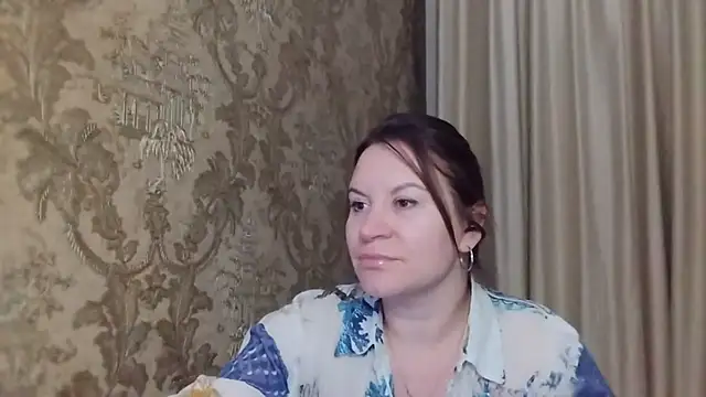 Snapshot of Lauralison chatting on 07.24.26 Lauralison online show from 07.24.26