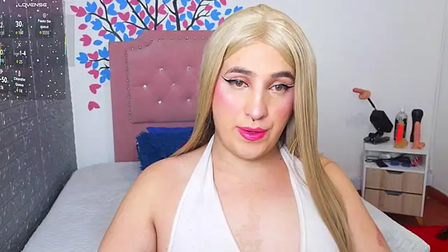 Snapshot of roxxy_pink_ chatting on 06.19.26 roxxy pink online show from 06.19.26