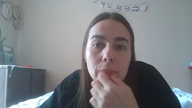 Snapshot of Vanelleda chatting on 08.04.26 Vanelleda online show from 08.04.26