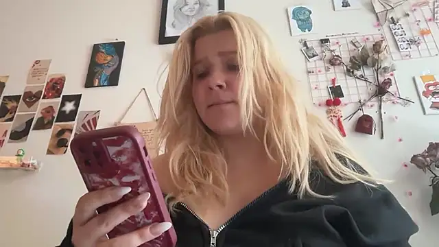 Snapshot of Laveliari chatting on 06.27.26 Laveliari online show from 06.27.26