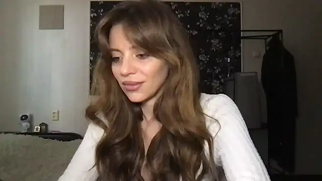 Snapshot of Solenne chatting on 06.28.26 Solenne online show from 06.28.26
