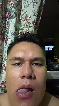 Snapshot of LatinoLeones chatting on 06.28.26 LatinoLeones online show from 06.28.26