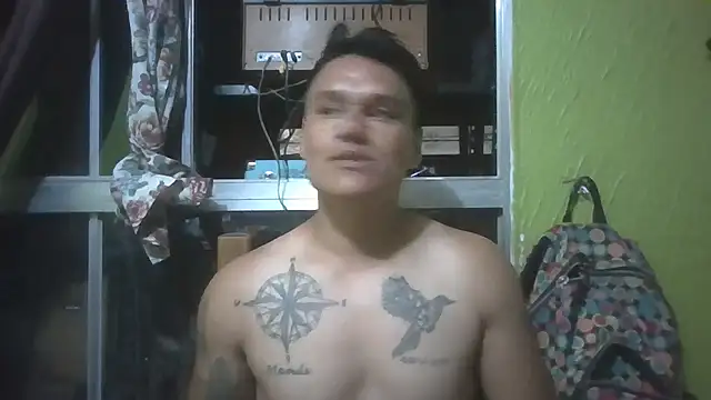 Snapshot of LatinoLeones chatting on 07.30.26 LatinoLeones online show from 07.30.26