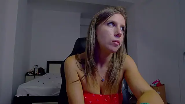 Snapshot of DedeSibel chatting on 07.28.26 DedeSibel online show from 07.28.26
