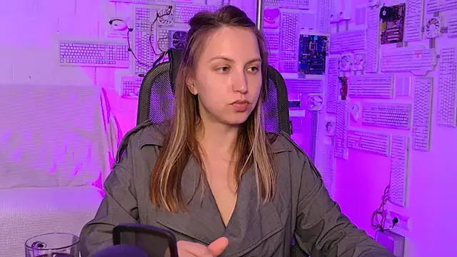 Snapshot of ErinWise chatting on 07.17.26 ErinWise online show from 07.17.26