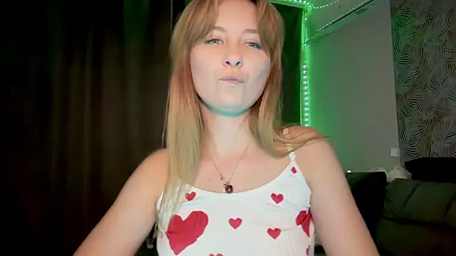 Snapshot of Luna_Kissss chatting on 07.16.26 Luna Kissss online show from 07.16.26