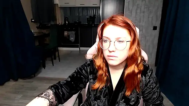 Snapshot of Reginasmilee chatting on 12.02.25 Reginasmilee online show from 12.02.25
