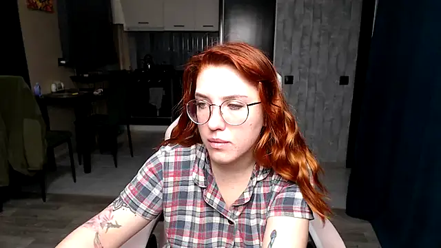 Snapshot of Reginasmilee chatting on 12.05.25 Reginasmilee online show from 12.05.25