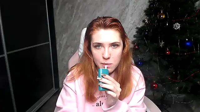 Snapshot of Reginasmilee chatting on 12.16.25 Reginasmilee online show from 12.16.25