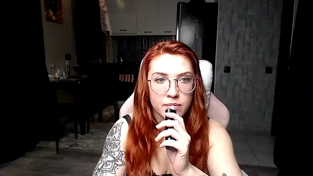 Snapshot of Reginasmilee chatting on 03.12.26 Reginasmilee online show from 03.12.26