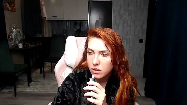 Snapshot of Reginasmilee chatting on 04.08.26 Reginasmilee online show from 04.08.26